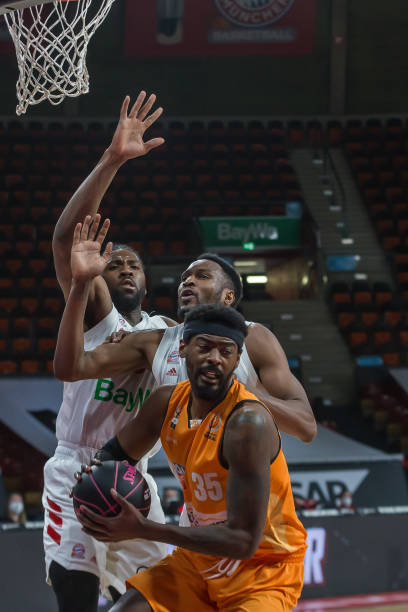 虎视眈眈 虎视眈眈